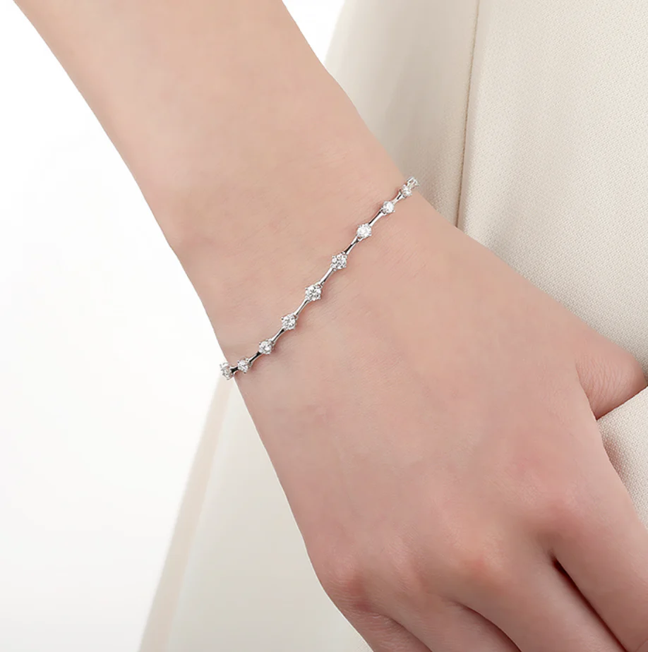 Memoire 18k White Gold And Diamond Cadence Bolo Bracelet - Image 4