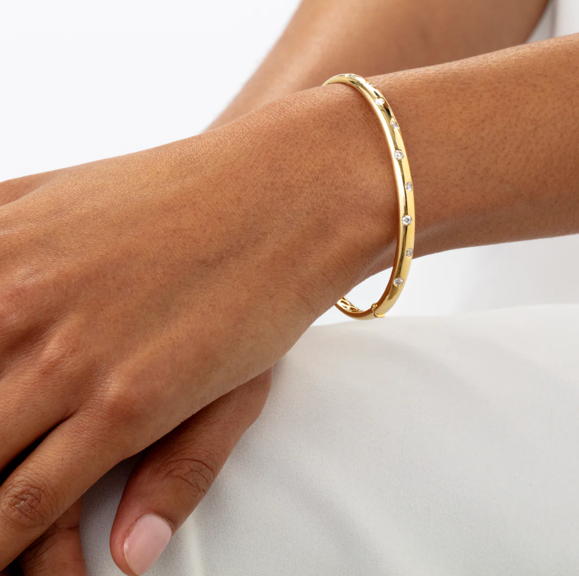 Memoire 18k Yellow Gold Gypsy Diamond Bangle - Image 3